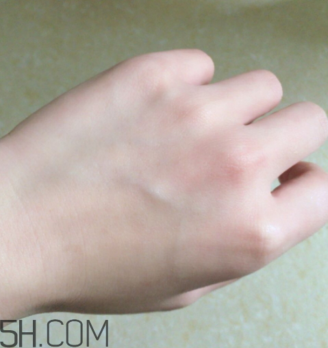 日吻牛初乳保濕提亮精華乳液怎么樣？多少錢？