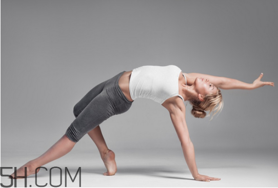 自學(xué)瑜伽從哪些體式入手？瑜伽能減肥嗎？