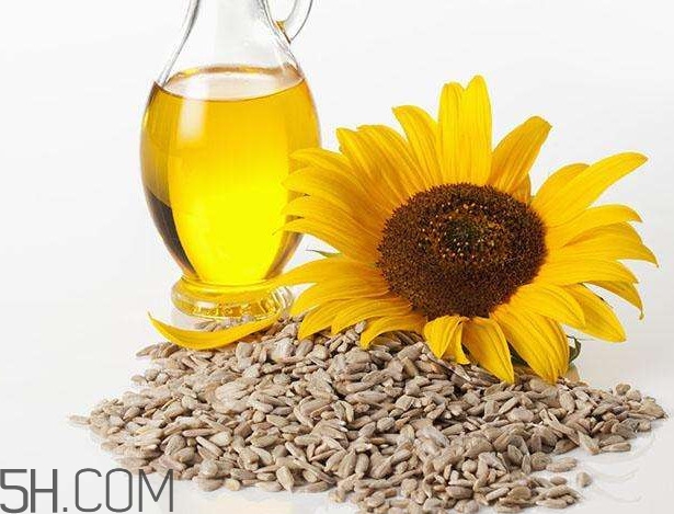 葵花籽油有轉(zhuǎn)基因的嗎？葵花籽油和玉米油哪個好