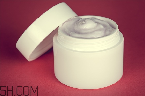 秋冬用乳液還是霜 秋冬季節(jié)用乳液還是霜