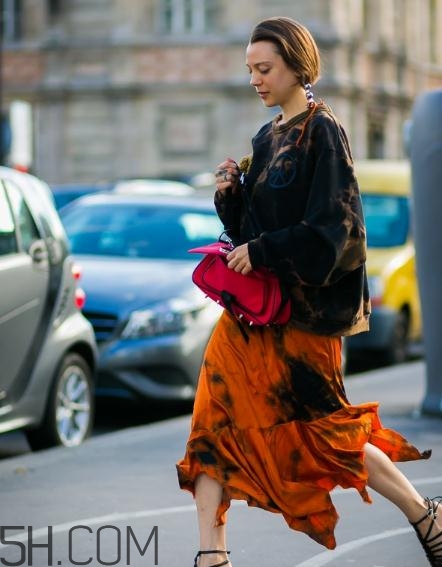 肩寬的女生適合穿衛(wèi)衣嗎？肩寬穿衛(wèi)衣好看嗎？