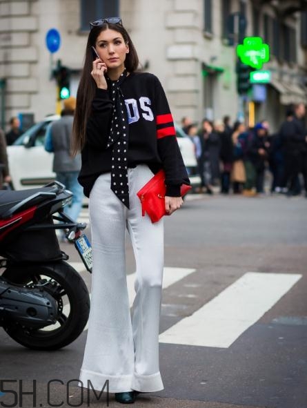 肩寬的女生適合穿衛(wèi)衣嗎？肩寬穿衛(wèi)衣好看嗎？