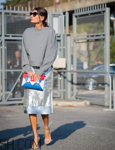 肩寬的女生適合穿衛(wèi)衣嗎？肩寬穿衛(wèi)衣好看嗎？