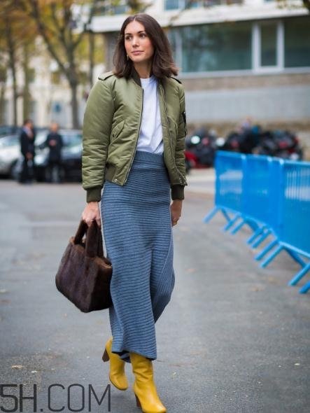 棕色頭發(fā)穿什么衣服？棕色頭發(fā)搭配什么衣服好看？