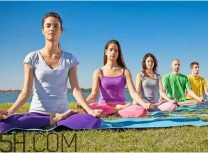 哺乳期練瑜伽要注意什么？哺乳期適合的瑜伽姿勢