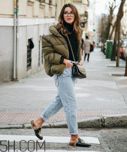 羽絨服配什么鞋子？羽絨服搭配鞋子圖片