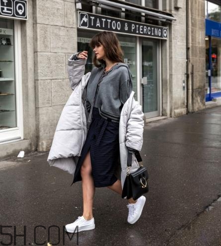 羽絨服配什么鞋子？羽絨服搭配鞋子圖片