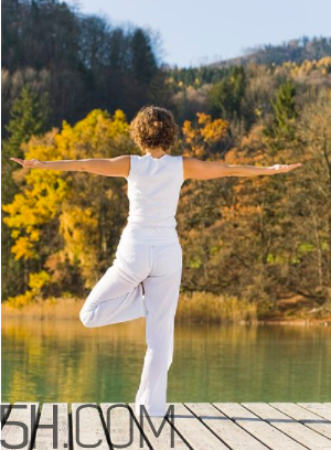 更年期練瑜伽的好處？冬季練瑜伽穿什么衣服？