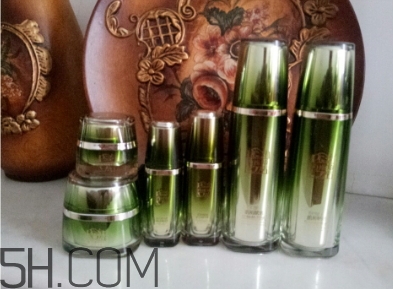 百雀羚肌初賦活系列怎么樣？百雀羚肌初賦活系列適合年齡