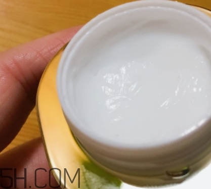 百雀羚肌初賦活系列怎么樣？百雀羚肌初賦活系列適合年齡