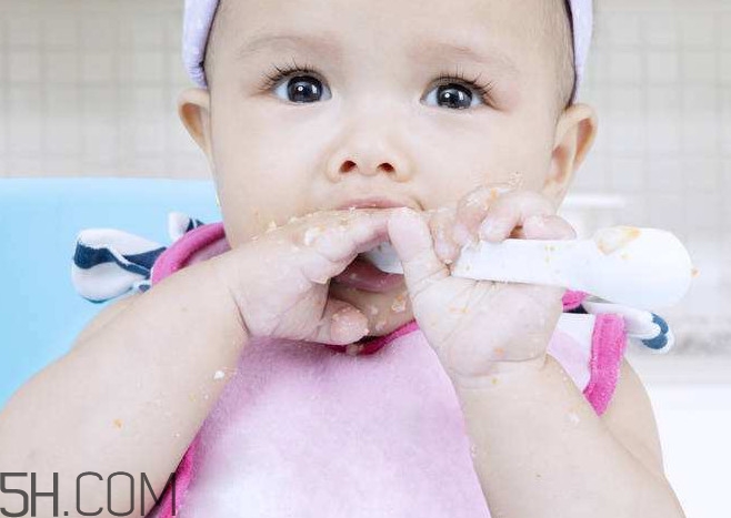 寶寶多大可以用創(chuàng)可貼？寶寶用創(chuàng)可貼注意事項(xiàng)