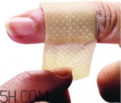 創(chuàng)可貼有大的嗎？創(chuàng)可貼粘在傷口上怎么才弄得掉