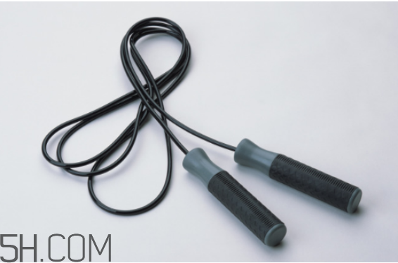 無繩跳繩和有繩跳繩哪個好？跳繩腿會變粗嗎？