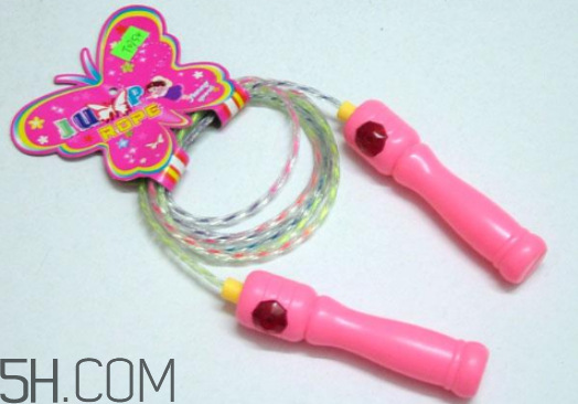 無繩跳繩和有繩跳繩哪個好？跳繩腿會變粗嗎？