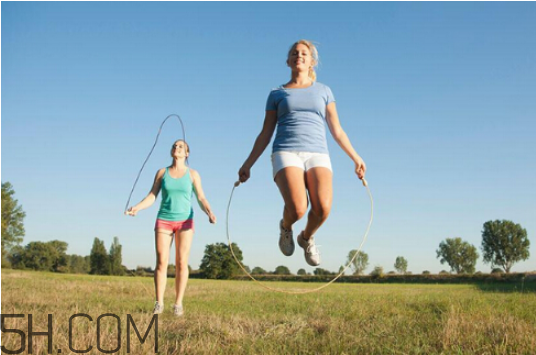 跳繩飯前好還是飯后好？跳繩跳多長時間合適？