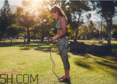 跳繩飯前好還是飯后好？跳繩跳多長時間合適？