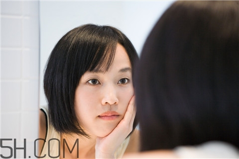 青春痘能不能擠？青春痘能用鹽水洗嗎？