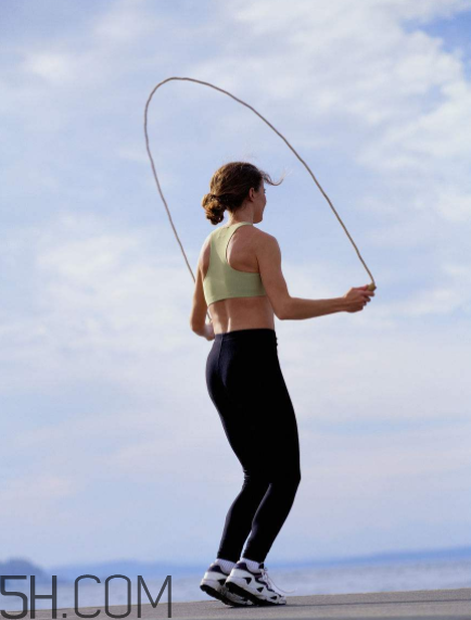 跳繩是有氧運(yùn)動(dòng)還是無氧運(yùn)動(dòng)？跳繩后小腿酸痛的原因