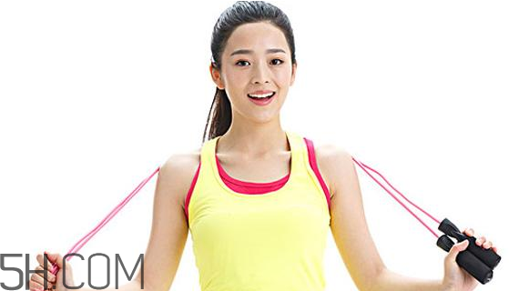 怎樣跳繩能減肚子贅肉？冬天跳繩不出汗能減肥嗎？