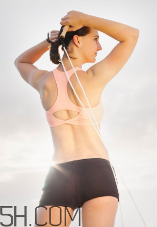 怎樣跳繩能減肚子贅肉？冬天跳繩不出汗能減肥嗎？