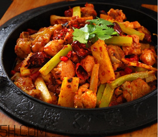 開麻辣香鍋都需要什么設(shè)備？麻辣香鍋什么人不能吃