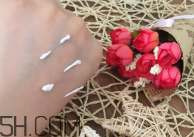 歐珀萊臻白多效角質(zhì)調(diào)理肌底液怎么樣？好用嗎？