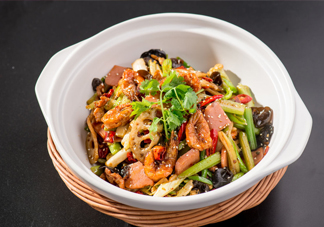 開麻辣香鍋都需要什么設(shè)備？麻辣香鍋什么人不能吃