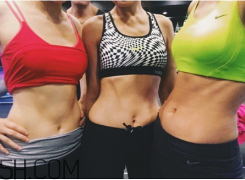 馬甲線和腹肌哪個(gè)好看？練習(xí)馬甲線的常見誤區(qū)