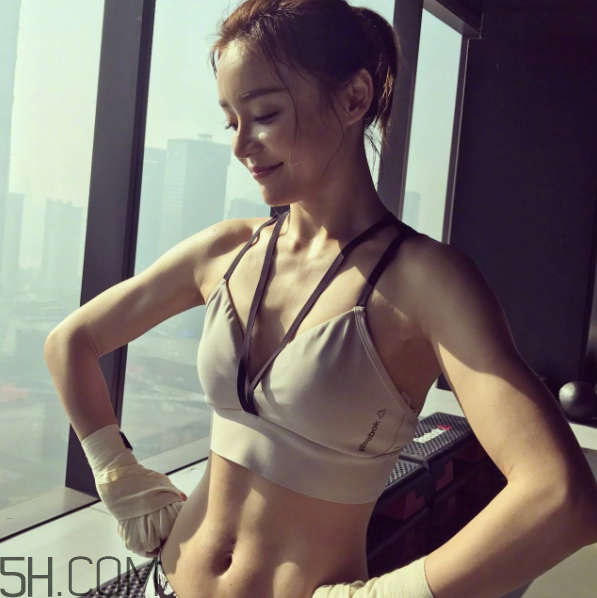 肚子上有肉可以練馬甲線嗎？女生怎么練馬甲線？