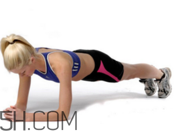 女生平板支撐多長時間算好？練習平板支撐注意事項