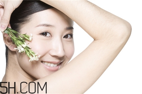 粉刺能用紅霉素軟膏嗎？粉刺擦蘆薈膠可以嗎？