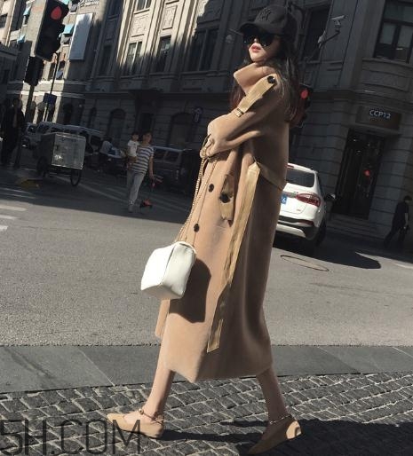 羊剪絨和羽絨服哪個(gè)好？羊剪絨大衣和羽絨服哪個(gè)保暖？