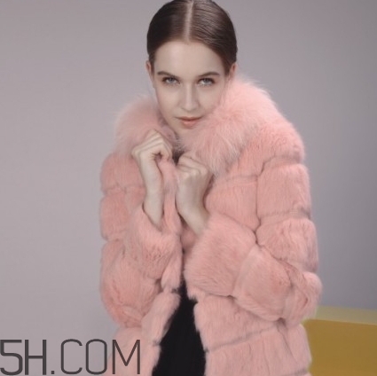 裸粉色搭配什么衣服？裸粉色大衣怎么搭配