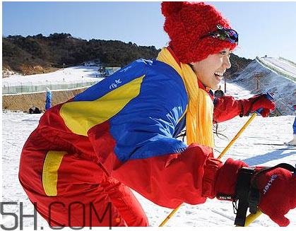 滑雪服什么牌子好？滑雪服和沖鋒衣哪個好？