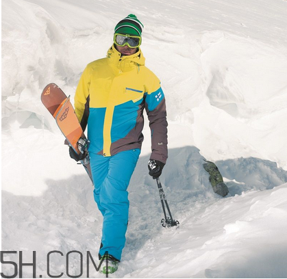 滑雪服什么牌子好？滑雪服和沖鋒衣哪個好？