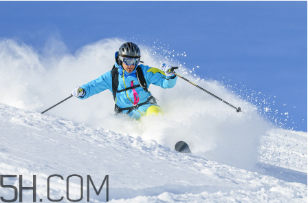 滑雪適合穿羽絨服嗎？滑雪鞋什么牌子好？