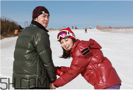 滑雪穿什么衣服比較好？滑雪鞋怎么穿？