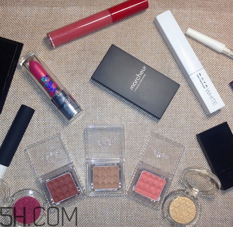 破碎娃娃妝怎么化？萬(wàn)圣節(jié)破碎娃娃妝畫法教程