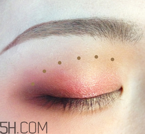 破碎娃娃妝怎么化？萬(wàn)圣節(jié)破碎娃娃妝畫法教程