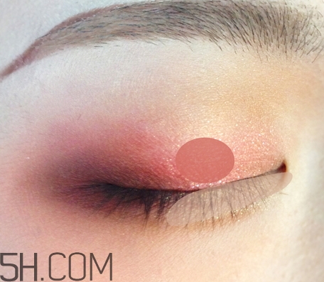 破碎娃娃妝怎么化？萬(wàn)圣節(jié)破碎娃娃妝畫法教程