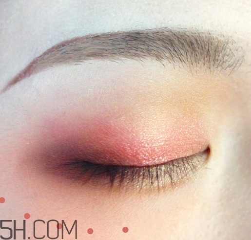 破碎娃娃妝怎么化？萬(wàn)圣節(jié)破碎娃娃妝畫法教程