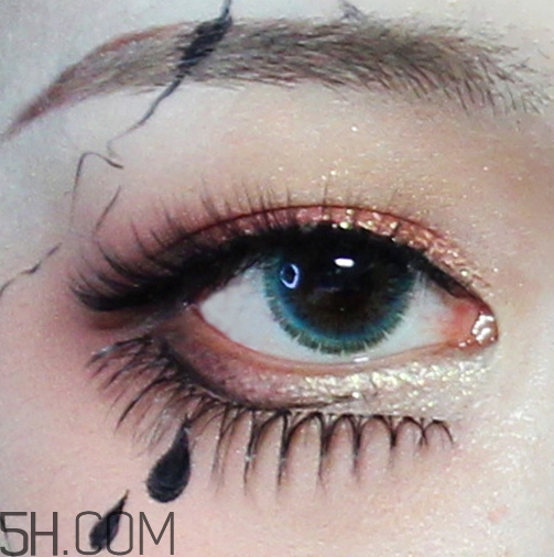 破碎娃娃妝怎么化？萬(wàn)圣節(jié)破碎娃娃妝畫法教程