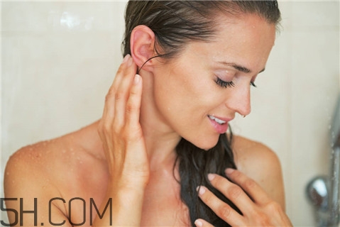 粉刺擠出來的白東西是什么？粉刺擠了紅腫怎么辦？