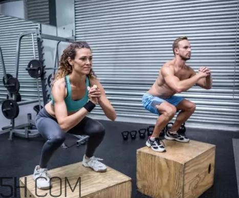 為什么做深蹲會頭暈？深蹲頭暈怎么改善？