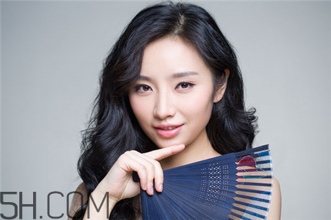 粉刺應(yīng)該擦什么藥膏？粉刺應(yīng)該用什么護膚品？