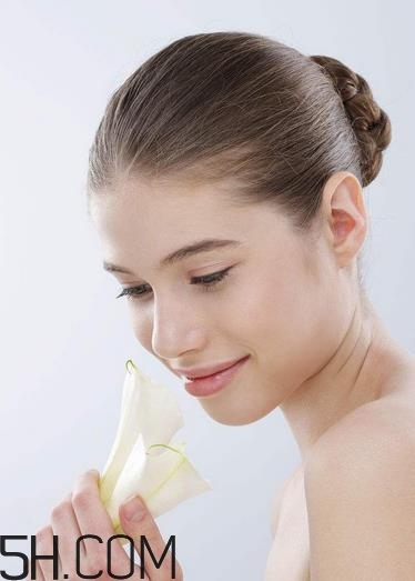 黑頭是螨蟲嗎？黑頭是怎么形成的？