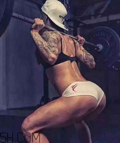 面壁深蹲有什么好處？面壁深蹲和深蹲哪個好？