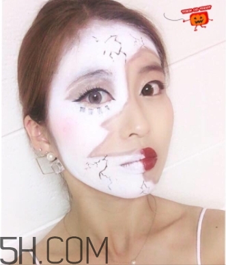 破碎娃娃妝怎么化？萬(wàn)圣節(jié)破碎娃娃妝畫法教程