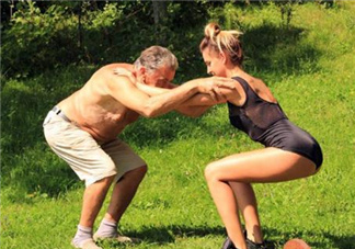 深蹲是力量訓(xùn)練嗎？深蹲是有氧還是無氧？