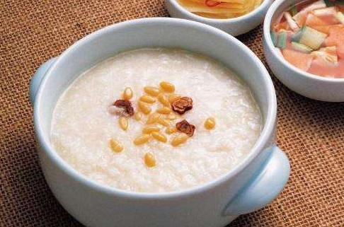 不用電飯鍋怎么煮飯？煮飯時(shí)飯和水的比例是多少